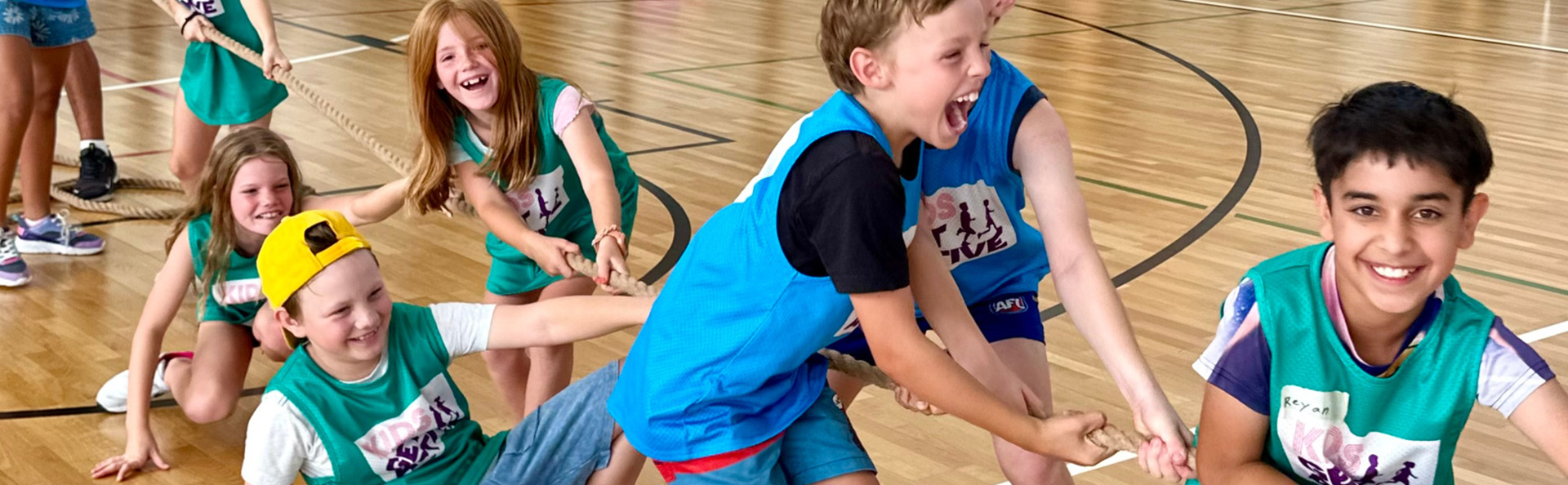 kids playing tug of war